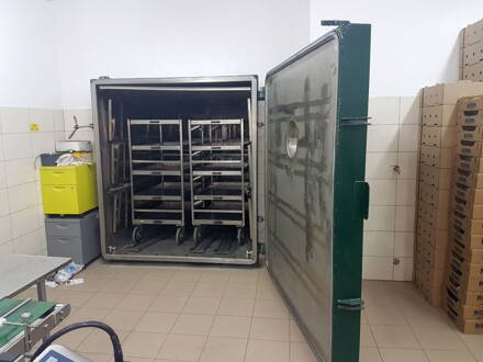 Parný sterilizačný autokláv s vákuovou komorou